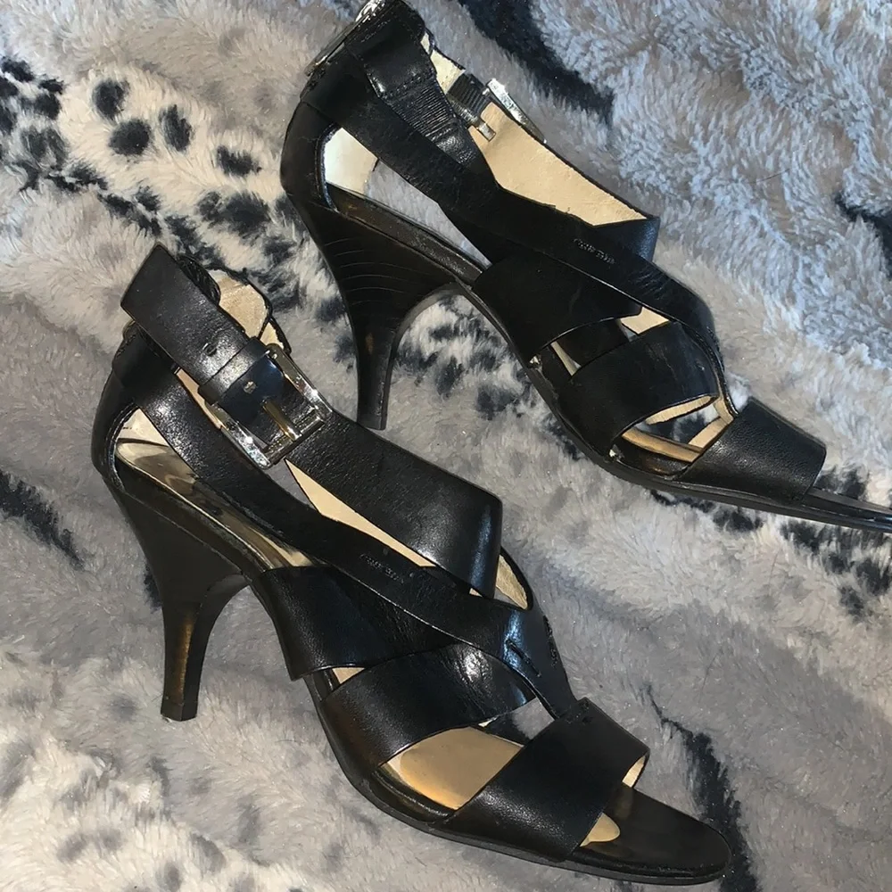 MICHAEL KORS Black Leather Heels — 7